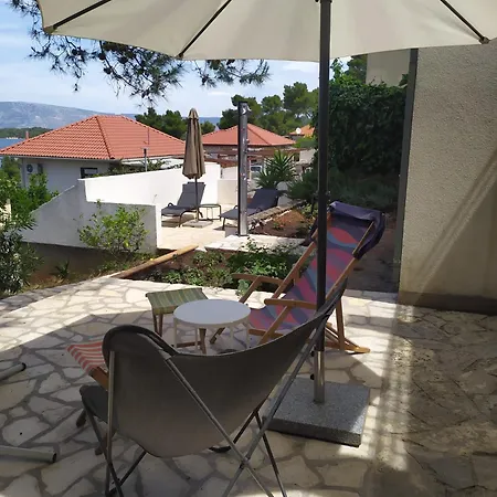 Daire Cozy In The Shade Of The Pines. Jelsa (Hvar)